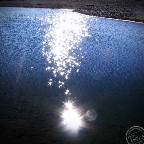 Mysterious brilliance and winter pond