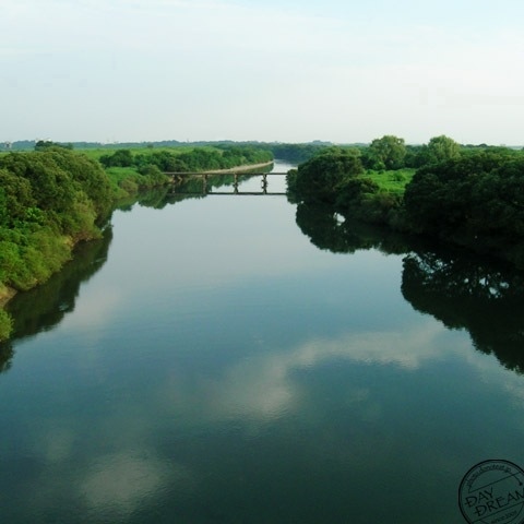 Waiting for steam locomotive Waiting for steam locomotive
