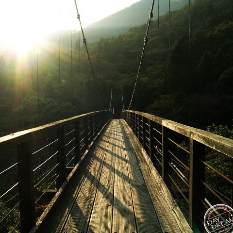 Biting north wind and hanging bridge